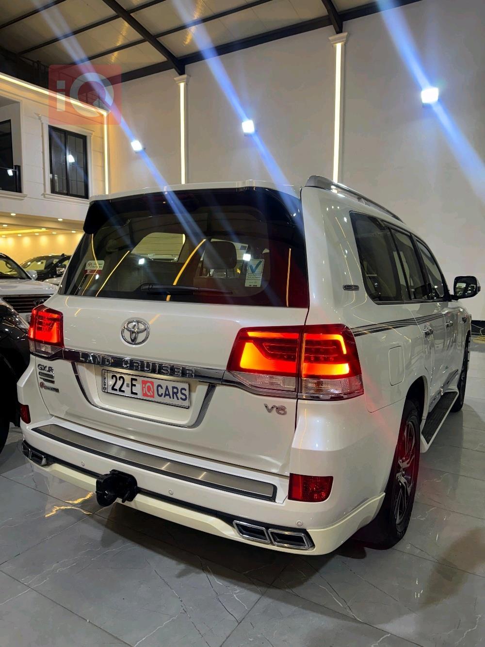 تۆیۆتا لاند کروزەر